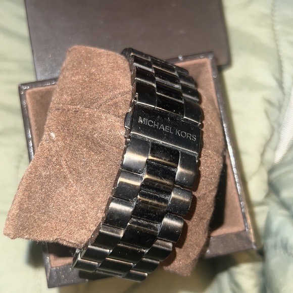 Mens Michaels Kors watch - Picture 2 of 3